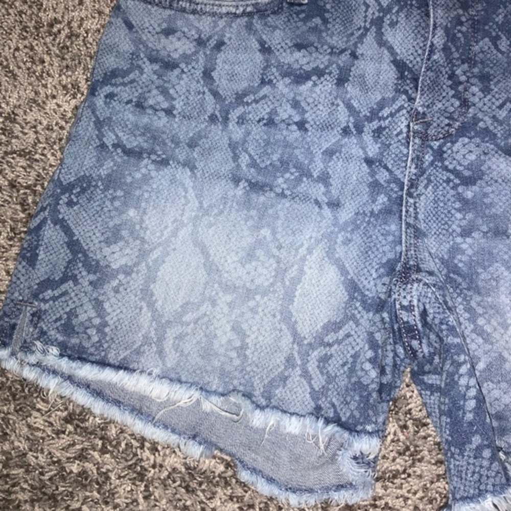 Seven7 Women’s Weekend Python Print Denim Shorts … - image 2